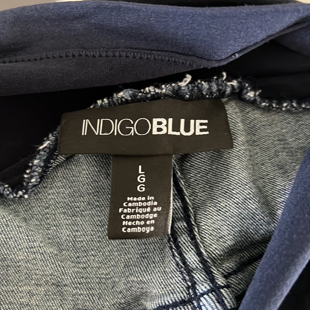 3 Pair of Maternity Jeans - Picture 8 of 11